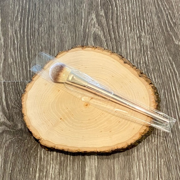 🪴HP🪴F.A.R.A.H Pressed Powder Brush 620F - Picture 2 of 5